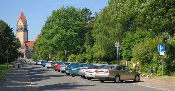 Parkpl&auml;tze f&uuml;r Besucher des S&uuml;dfriedhofs